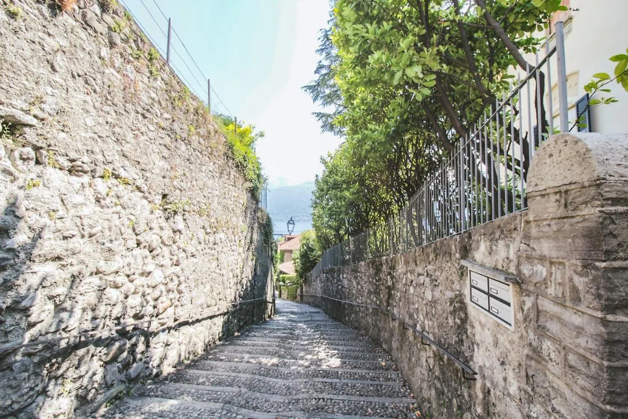דירות מנאג'יו Mansarda Castello